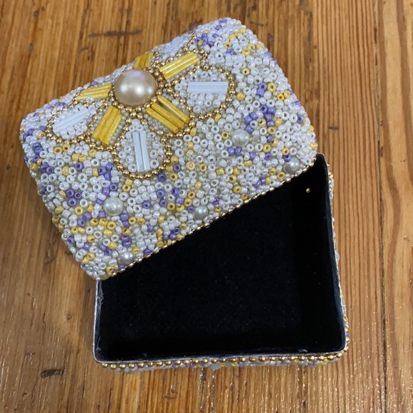 Beaded small Jewelry box - Picture 9 of 10